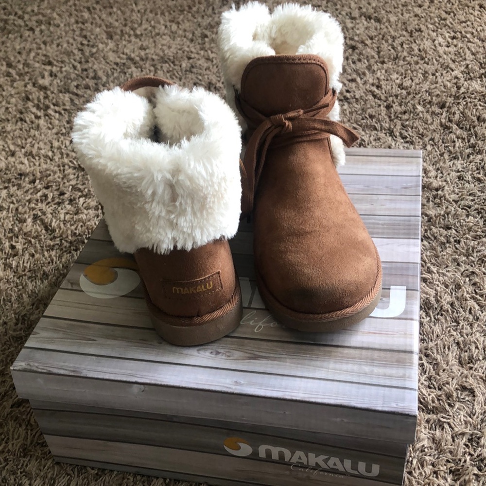 Makalu girls fur boots size youth 6